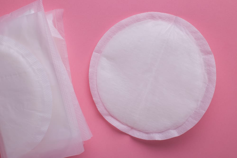 孕期溢奶可使用溢乳垫避免弄湿胸罩