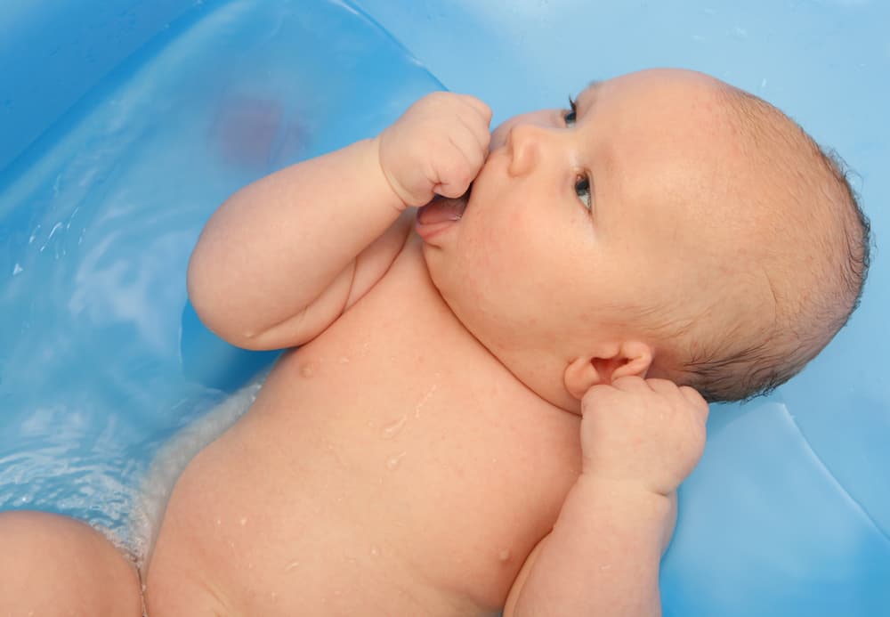 嬰兒第7週：注意寶寶安全 不離視線