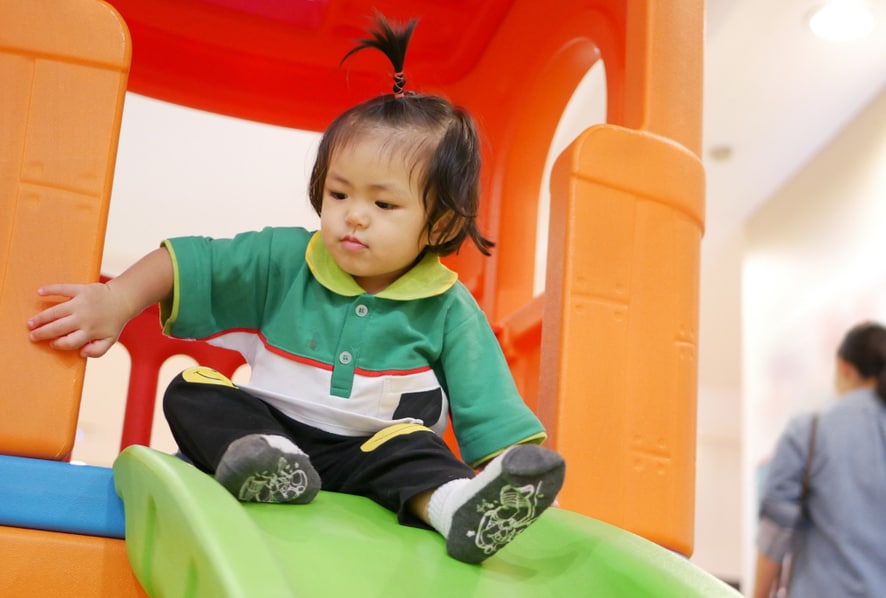 19月齡寶寶：說簡單句子 愛攀爬探險