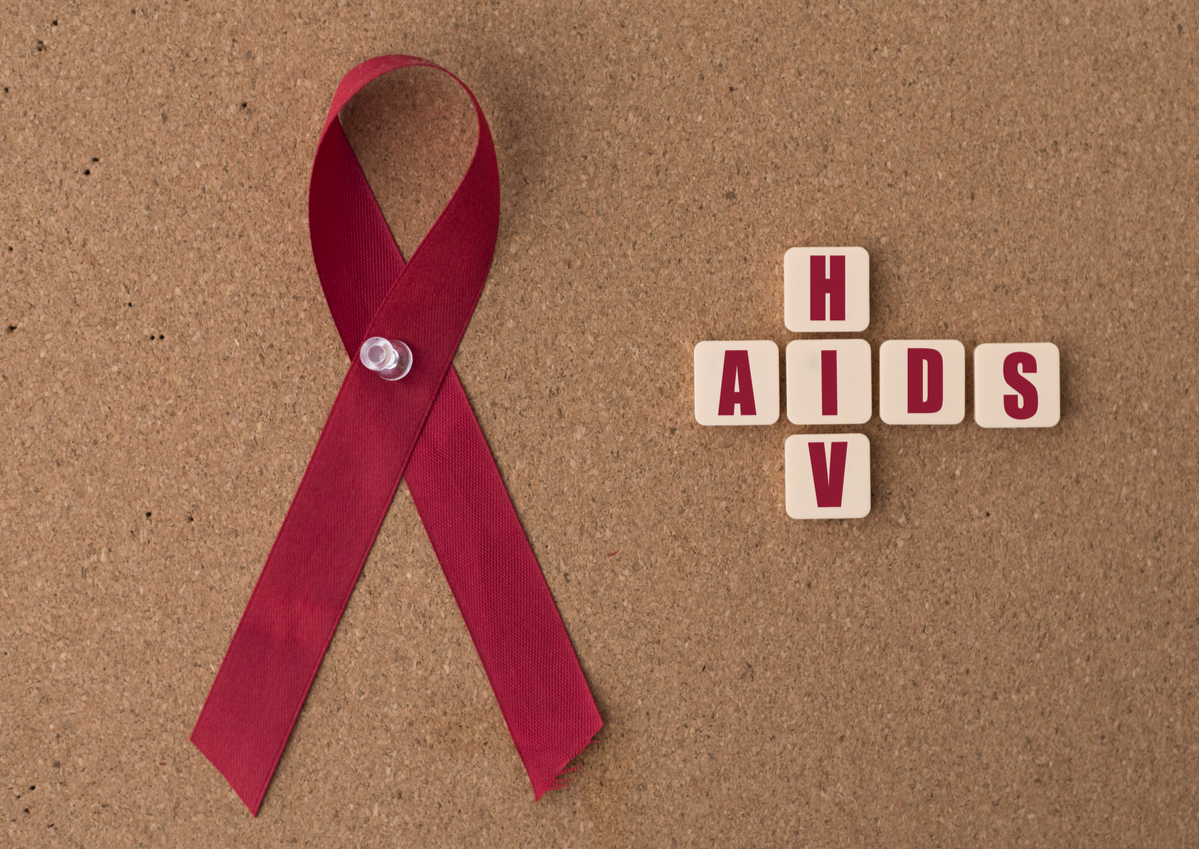 HIV是什麼？HIV症狀有哪些？如何傳染？與愛滋病AIDS差別一次看懂