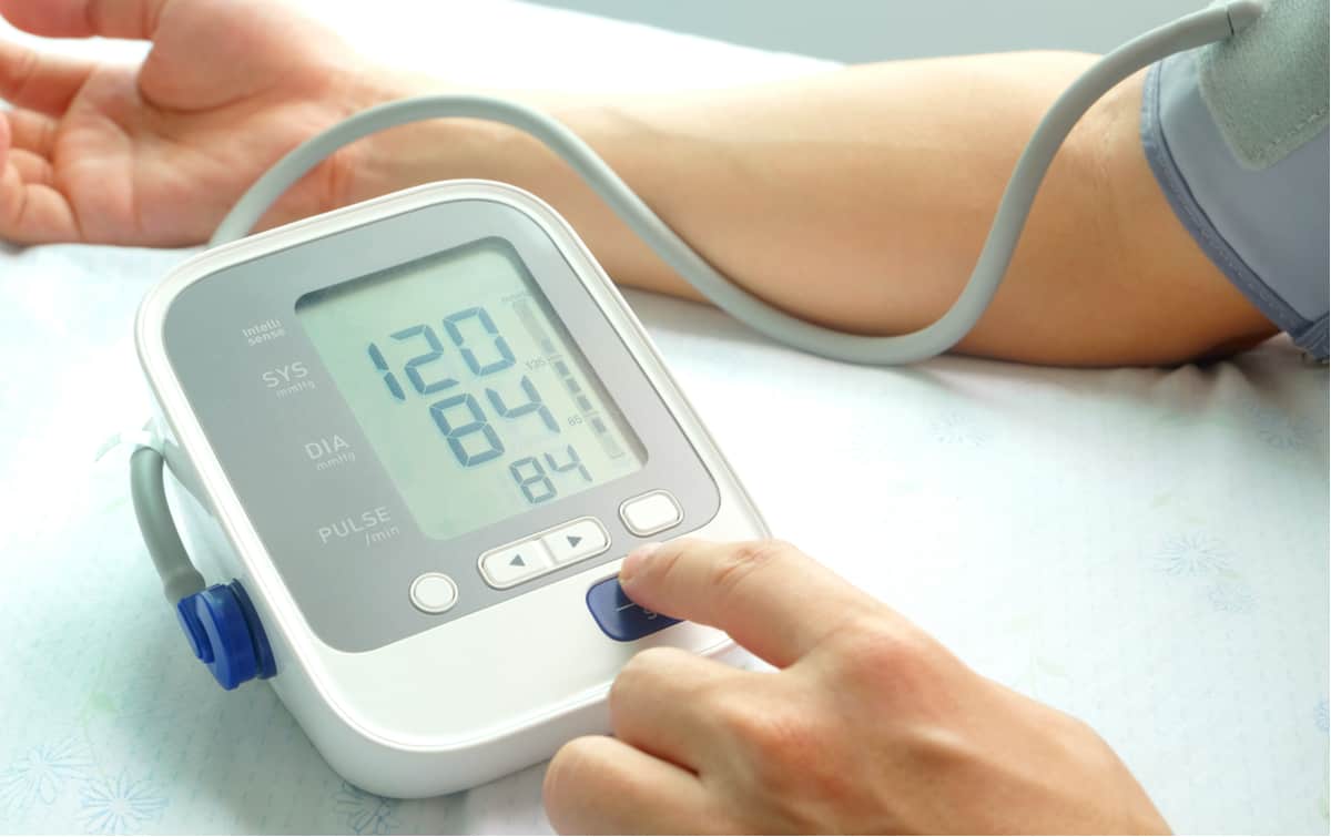 在家量血壓：血壓計種類、量血壓位置與姿勢、注意事項