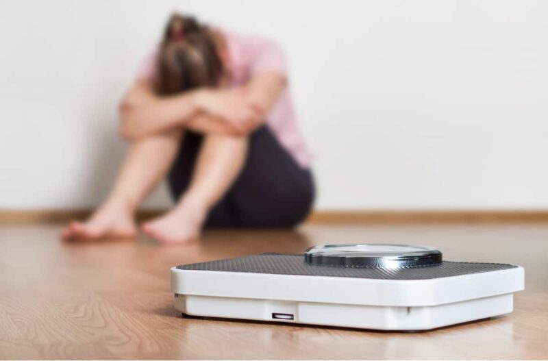 暴食症:定義、症狀、原因、診斷、治療
