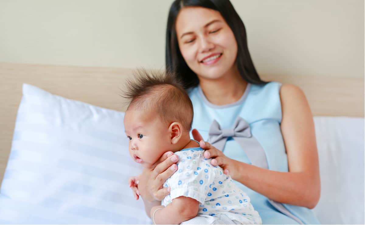 寶寶打嗝打不停怎麼辦？4招小撇步教你舒緩