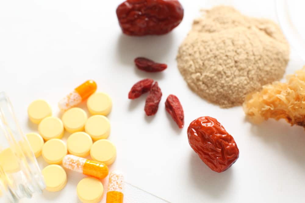 中醫西醫怎麼選?了解科學實證與陰陽平衡的醫療差異