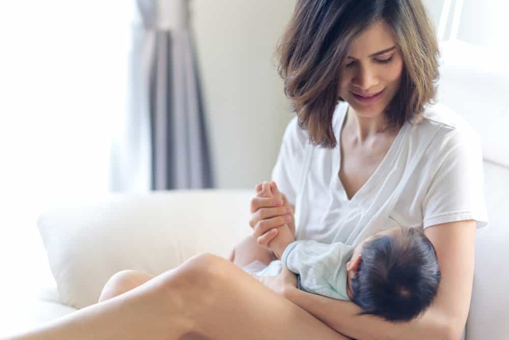 不会计算新生儿奶量？医师教你用婴儿体重算奶量，亲喂母乳要这样算
