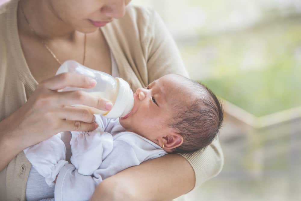不会计算新生儿奶量？医师教你用婴儿体重算奶量，亲喂母乳要这样算