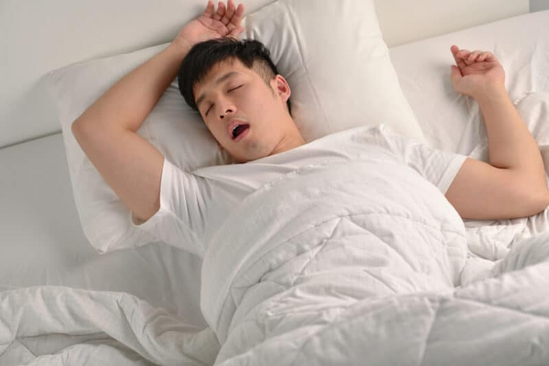睡覺打呼跟8原因有關!學會這3招改善打呼、找回睡眠品質