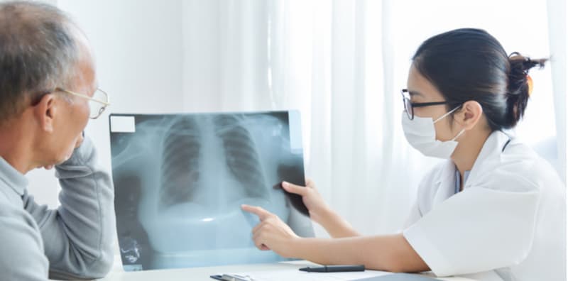 10大死因第3名!肺炎遭细菌入侵恐引肺脓疡:细菌性肺炎原因、症状与治疗