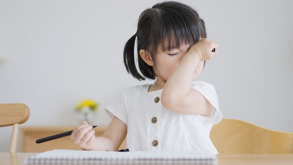 兒童弱視5大原因說明!矯正弱視要趁早,小孩弱視注意5特徵、症狀 - Hello 醫師