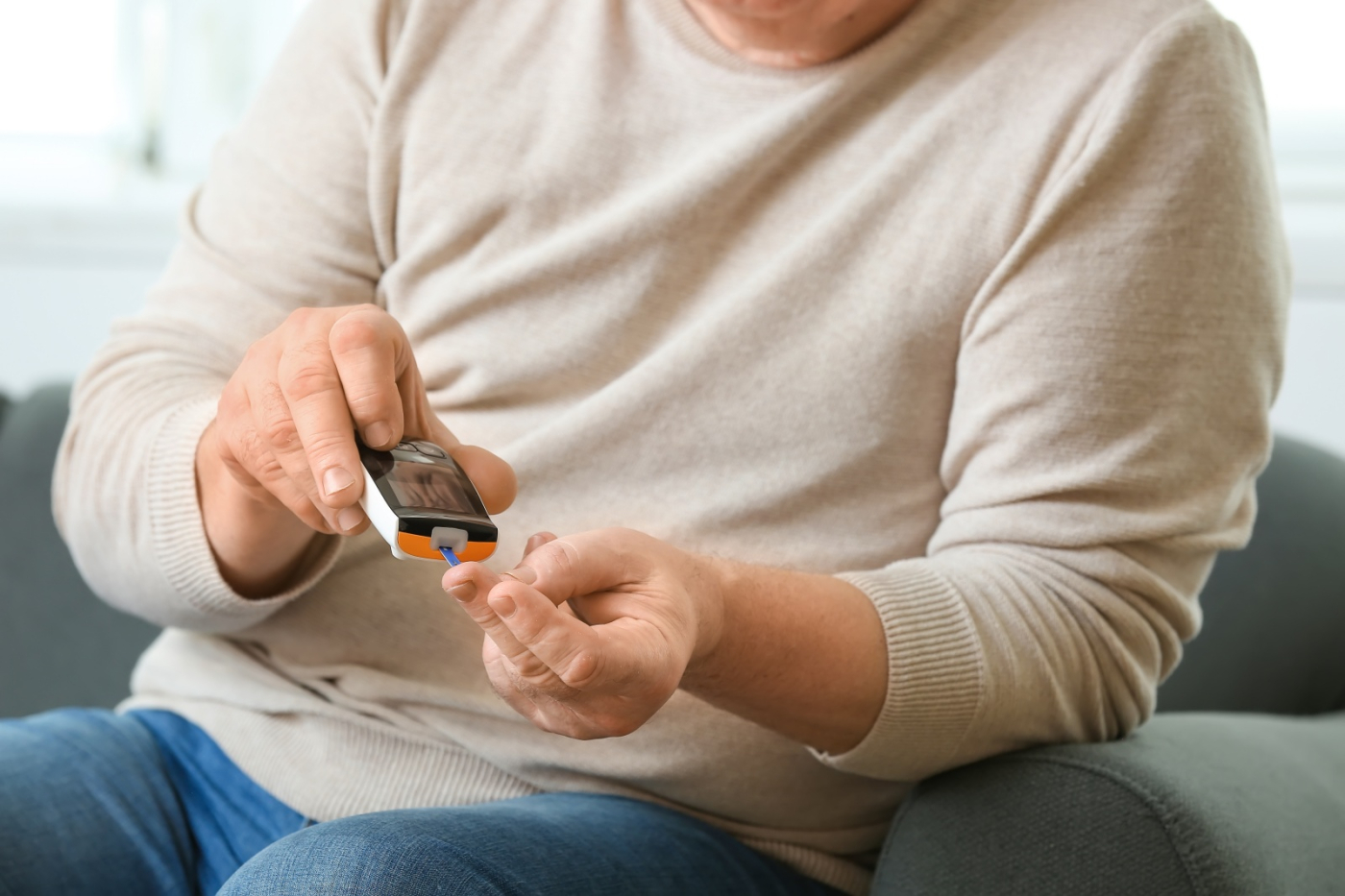 【糖尿病與駕駛安全2】上路駕駛有撇步　糖尿病衛教學會理事長歐弘毅：糖尿病不可怕　高低血糖都要測