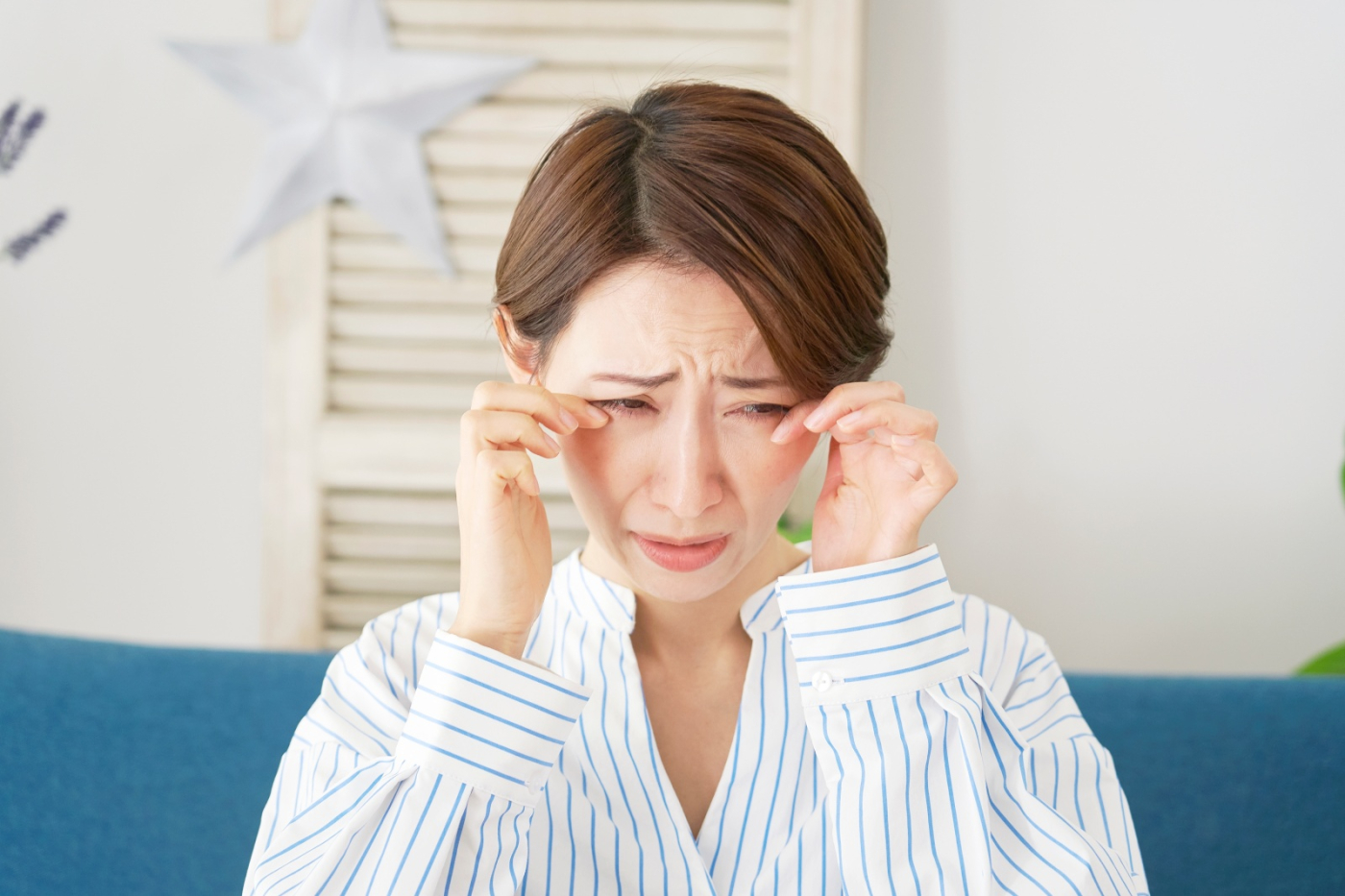眼睛痛怎麼辦？眼睛往上看會痛、內側痛、轉動痛原因完整看