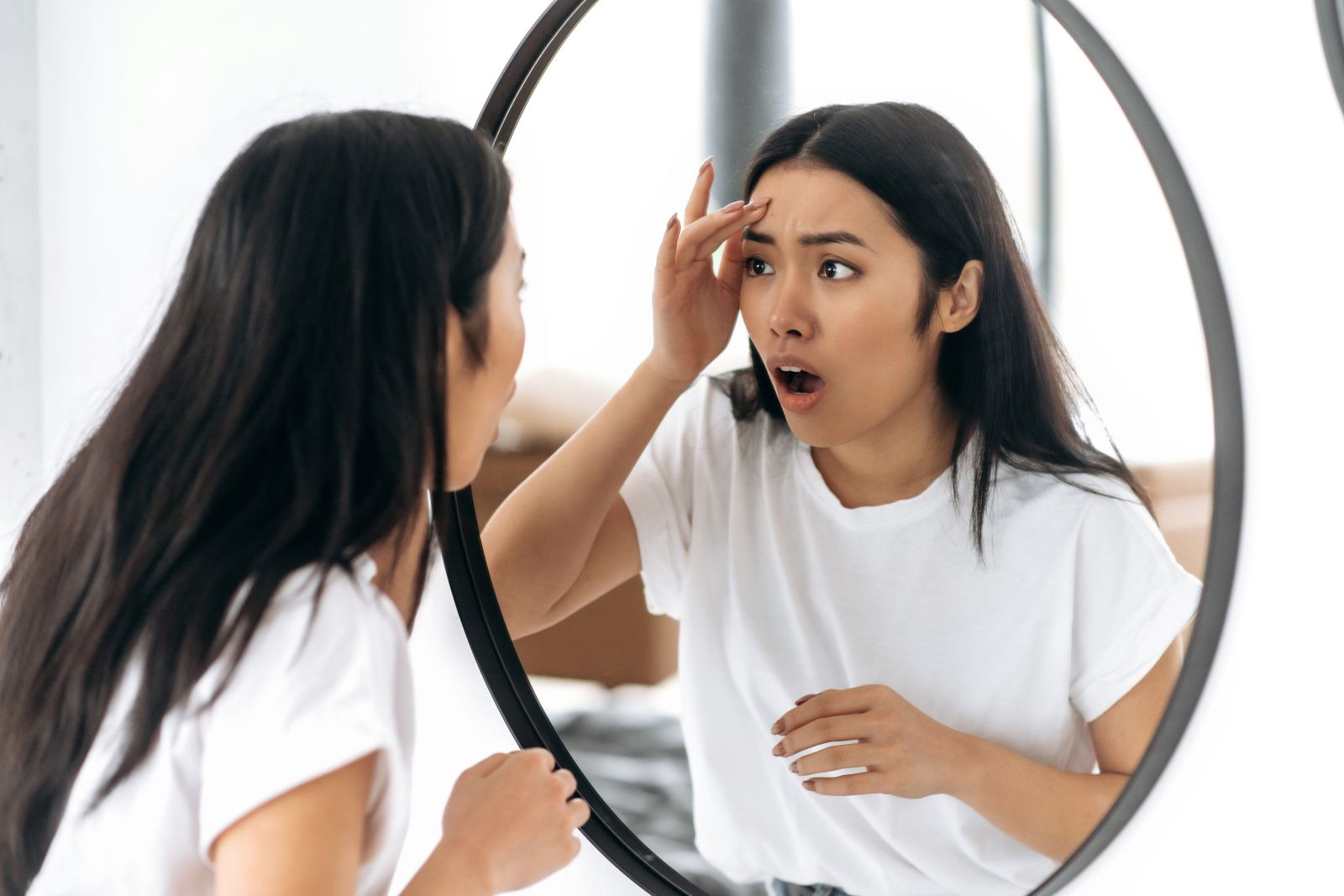 forehead-acne-causes-solutions