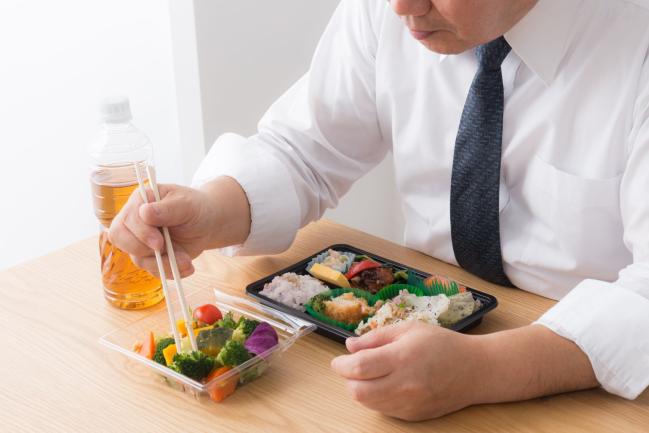 健康外食指南：掌握5外食技巧健康吃！營養師教你看營養標示｜醫BooK