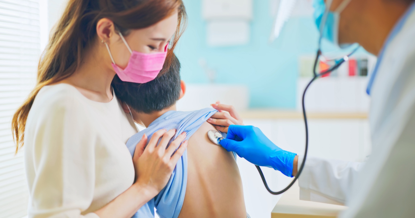 過年診所醫院有開嗎？春節感冒發燒別衝急診！「特別門診」與 UCC 看診指南