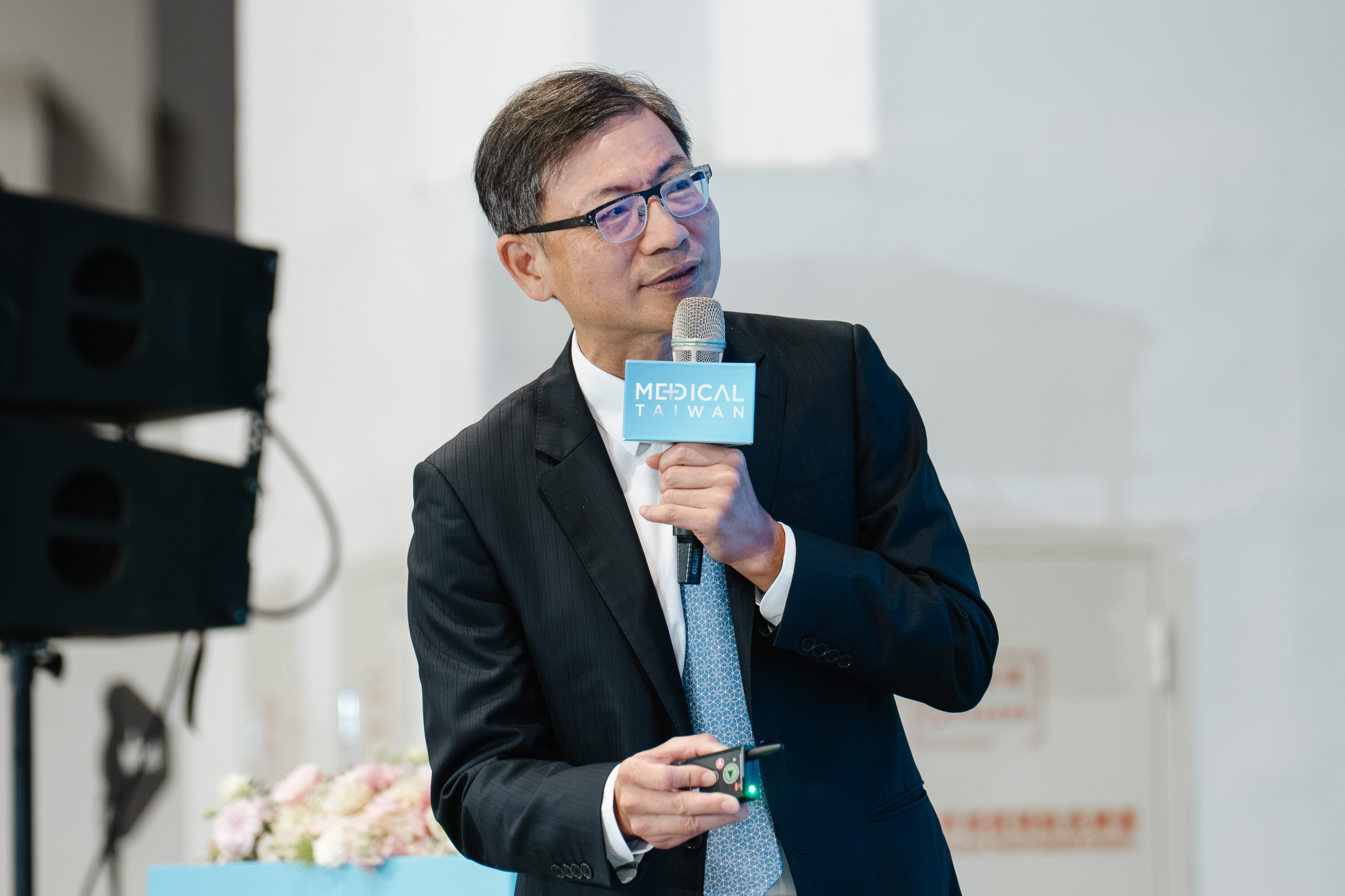 ▲陳晉興以外科醫師角度分享最新的「NTU OpVerse」系統如何協助醫師精準執刀。